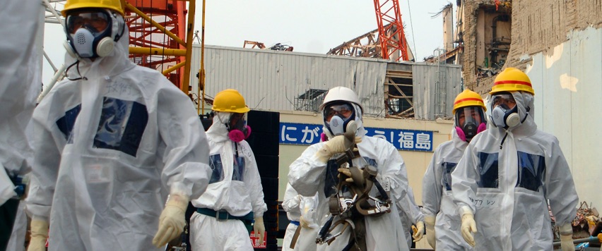 Greg Webb/IAEA/photo_recadrée: Employés d'une agence internationale à Fukushima Daiichi après l'accident nucléaire majeur de 2011